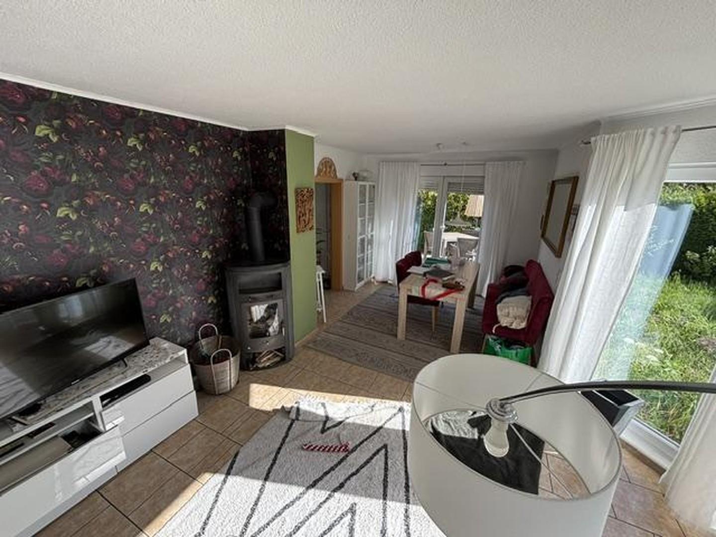 Wohnzimmer mit Kamin 