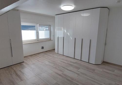 Schlafzimmer mit Einbauschrank