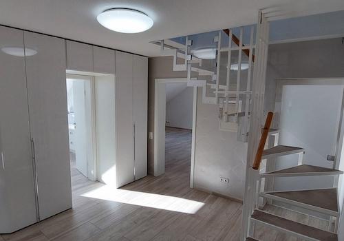 Diele mit Treppe Dachboden