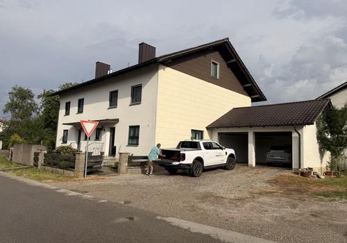Haus mit Garagen