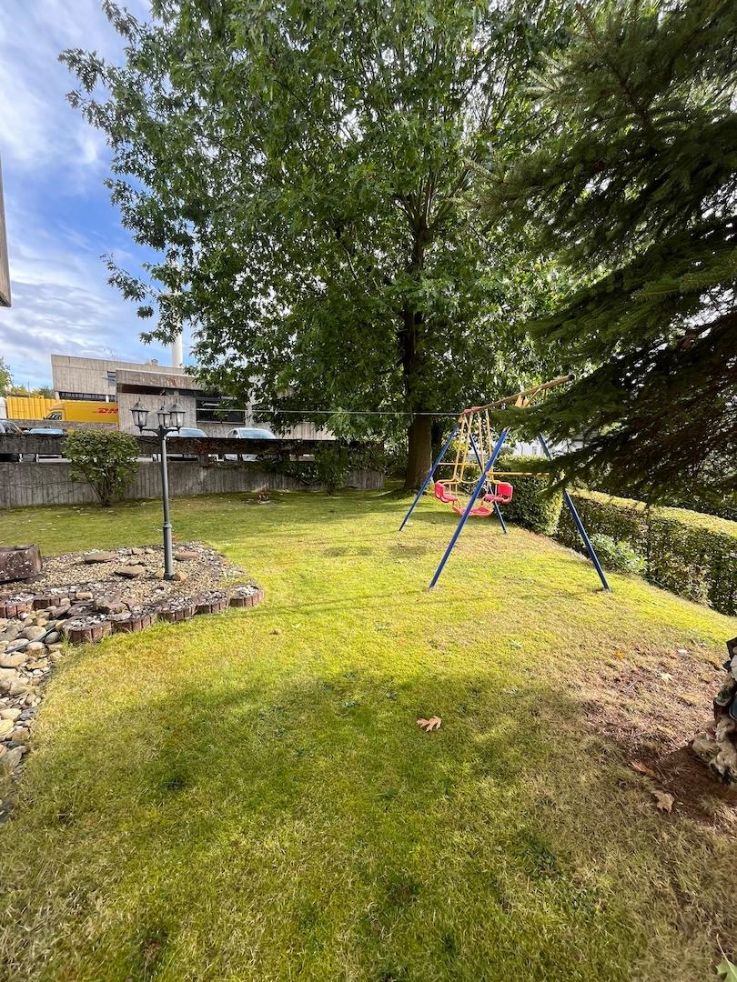 Garten mit Spielplatz