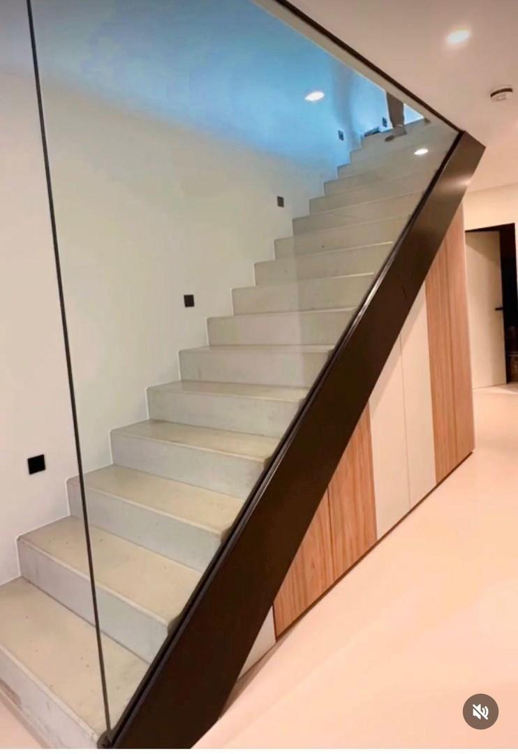 Einbauschrank unter der Treppe
