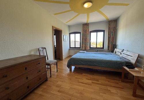 Schlafzimmer 1