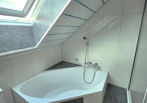 Bad- Eckbadewanne