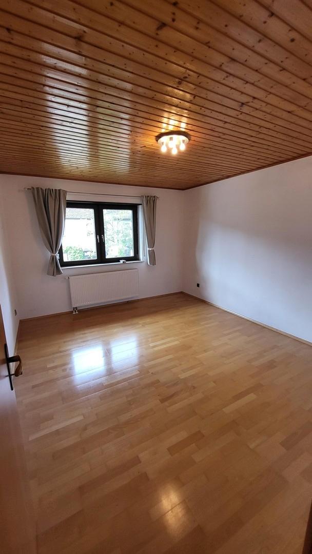1.OG Zimmer 2 (Kind/Büro)