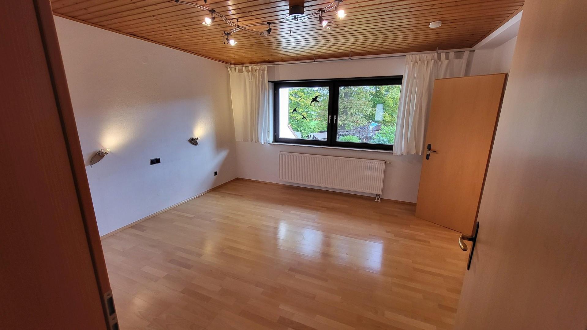 1.OG Zimmer 3 (Schlafzimmer)