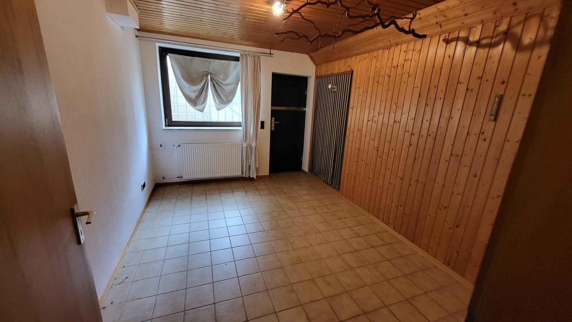 KG Zimmer mit Zugang Garten