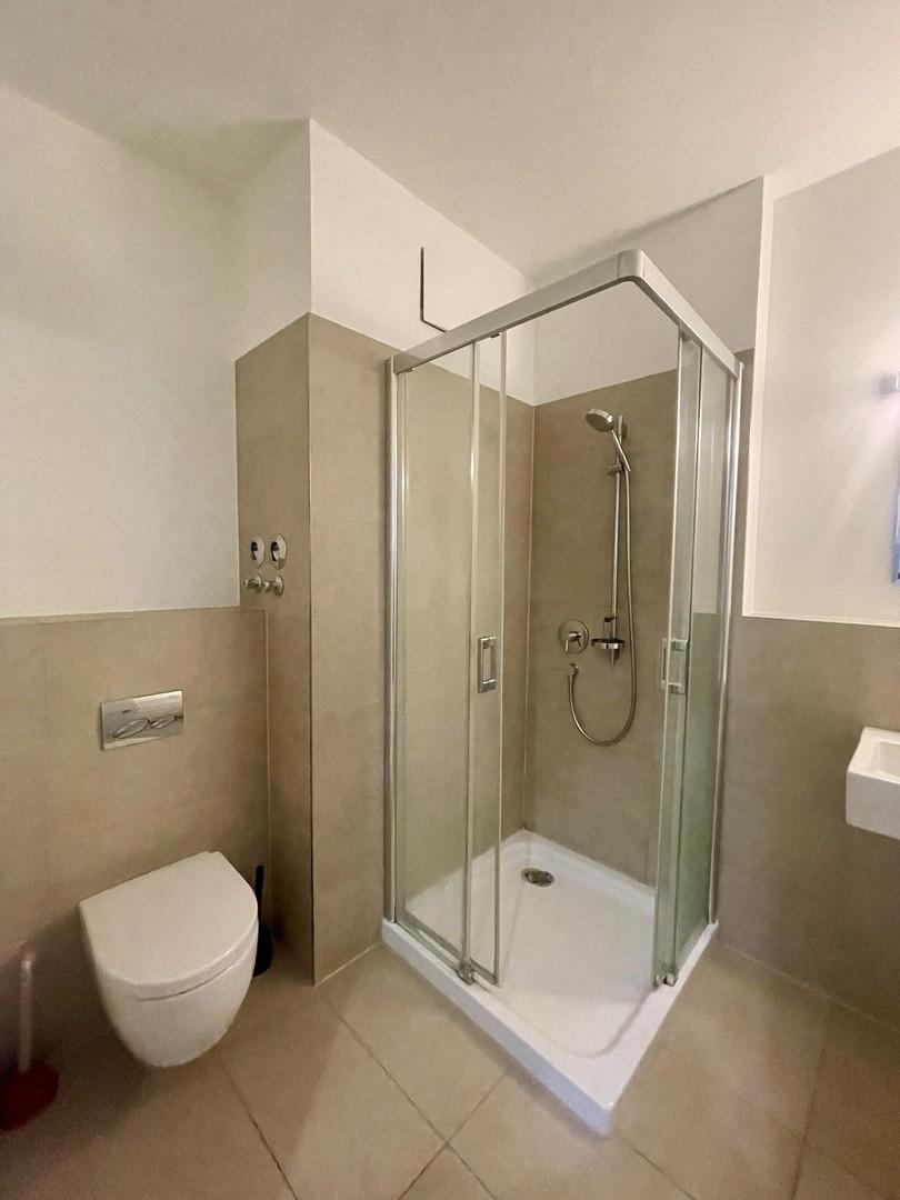 Badezimmer mit Dusche