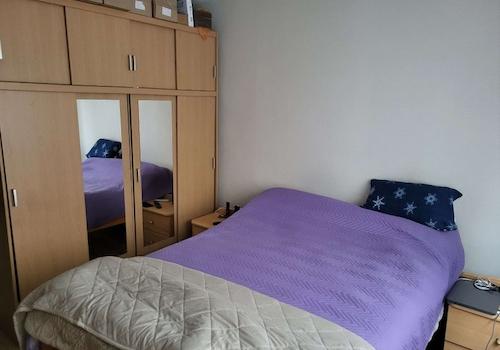 Schlafzimmer 1