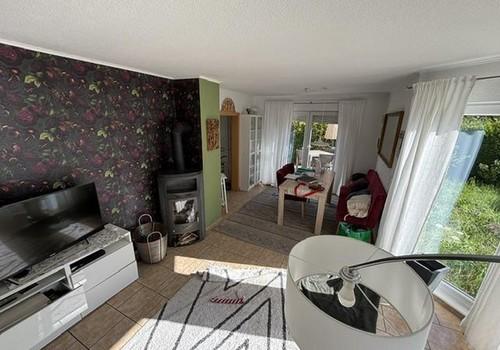 Wohnzimmer mit Kamin 