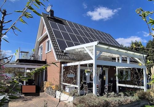 überdachte Terrasse am Haus