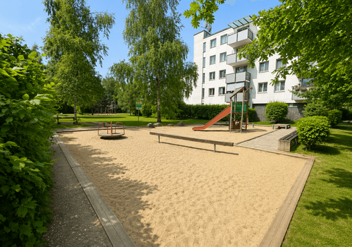 Spielplatz direkt vor dem Haus
