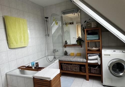 Bad mit Badewanne/WC (Bild 1)