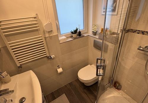 1. Badezimmer im OG
