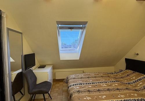 3. Schlafzimmer im Spitzbogen