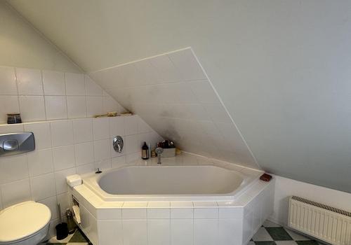 2. Badezimmer im Spitzboden