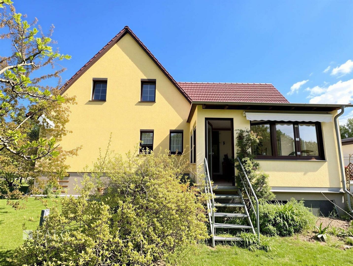 Rückseite mit Wintergarten