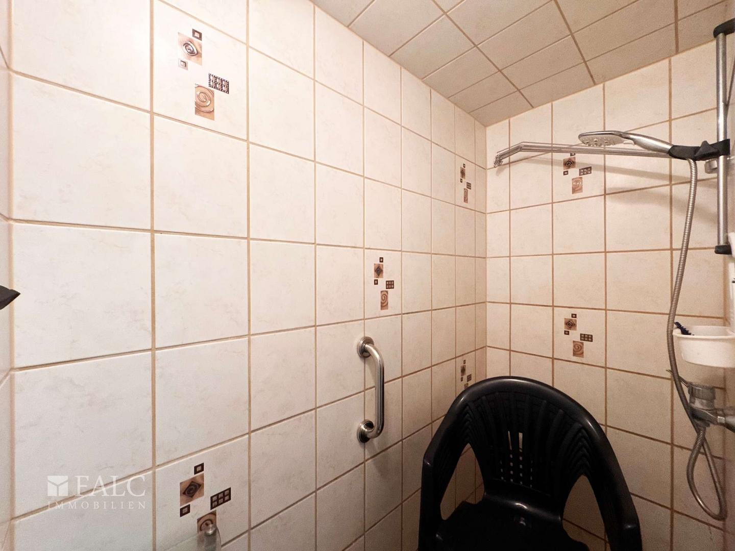 Dusche im Keller