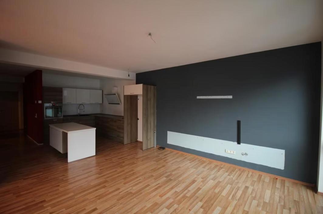 Küche + Wohnzimmer