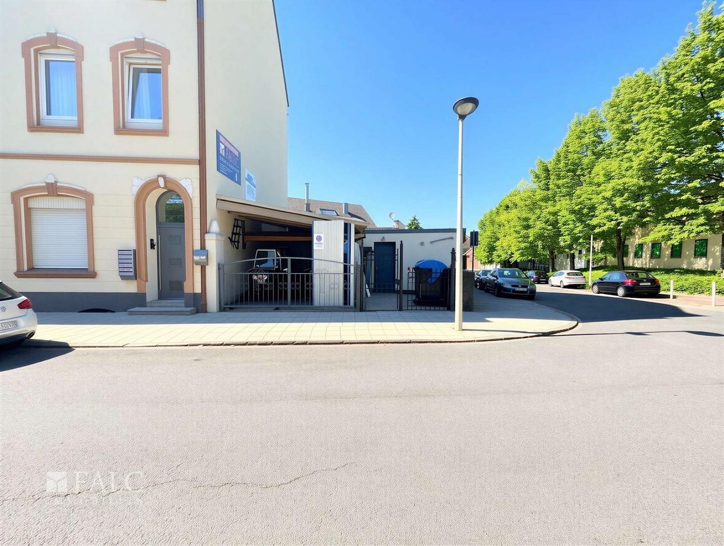 Straßenansicht Grundstück - (KI generiert)