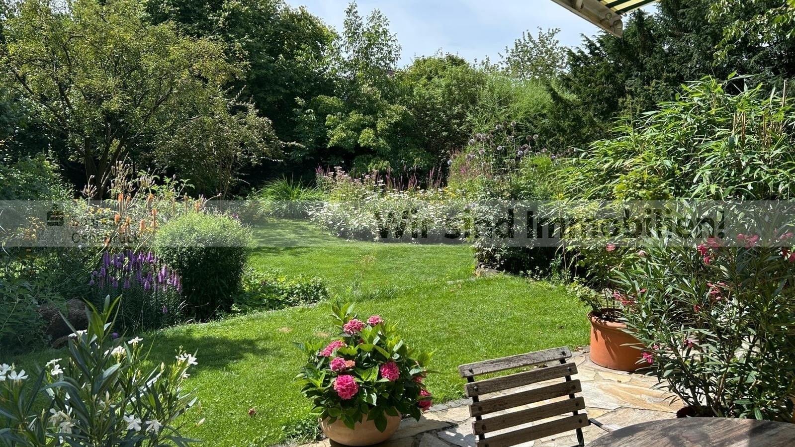 Garten im Sommer
