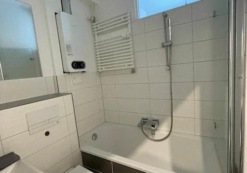 Bad mit Wanne, Tageslicht