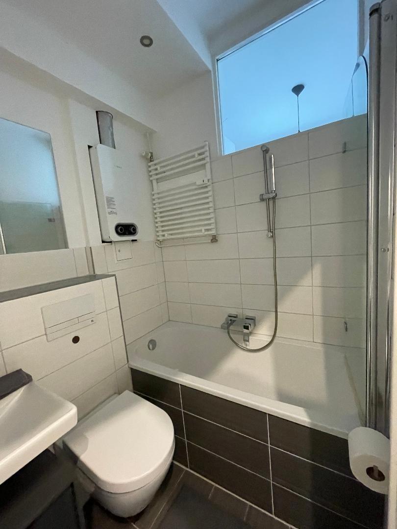 Bad mit Wanne, Tageslicht