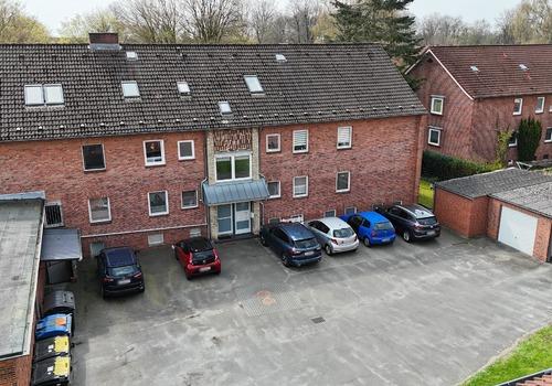Innenhof mit Garagen