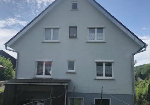 Nordseite mit Überdachung und Kellerausgang
