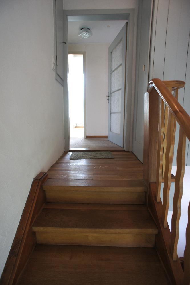 massive Holztreppe ins OG