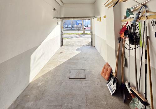 Garageneinfahrt in den Innenhof