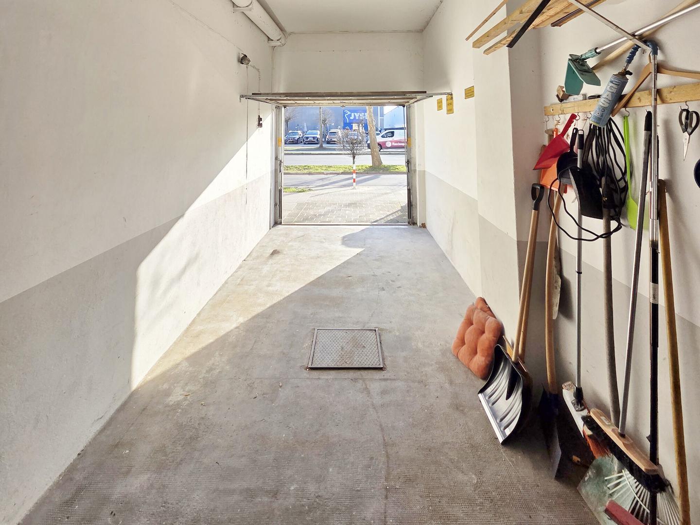 Garageneinfahrt in den Innenhof