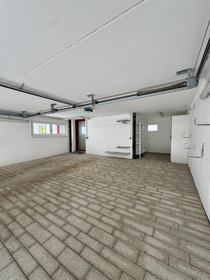 Doppelgarage mit Zugang zum Ha