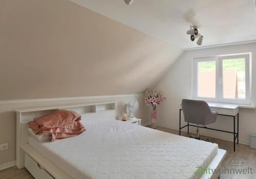 Blick ins DG-Schlafzimmer