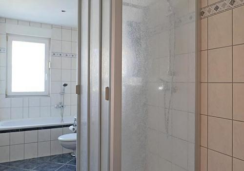Dusche im Bad