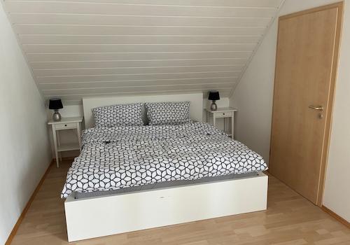 Schlafzimmer  Tür zur Ankleide