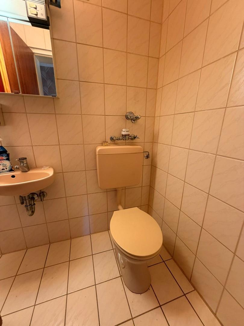 separates WC