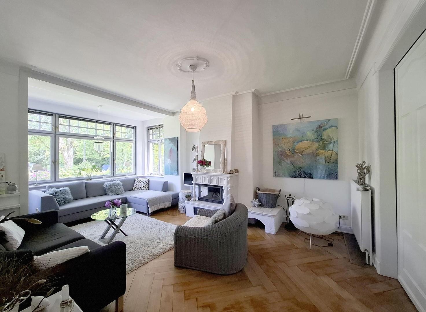 Wohnzimmer mit Kamin