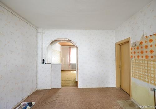 Küche mit Blick zum Wohnbereich