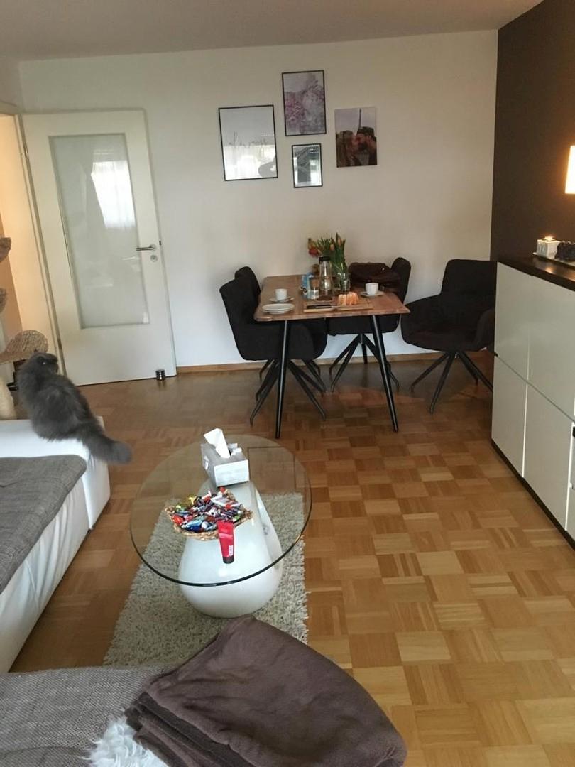 Wohnzimmer-Blick v. Balkon