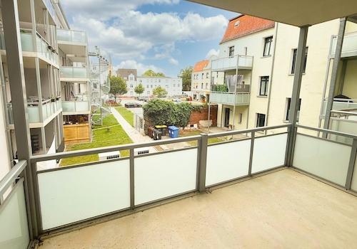 großer Balkon