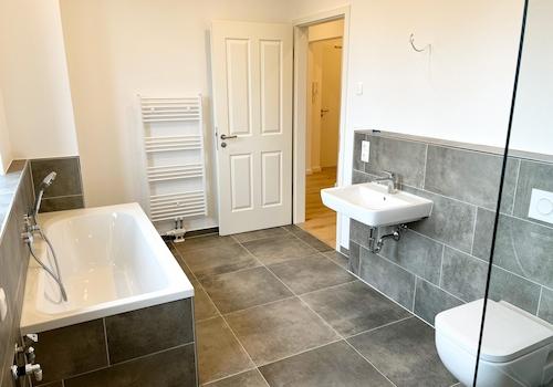 modernes Badezimmer
