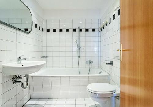 Badezimmer mit Badewanne