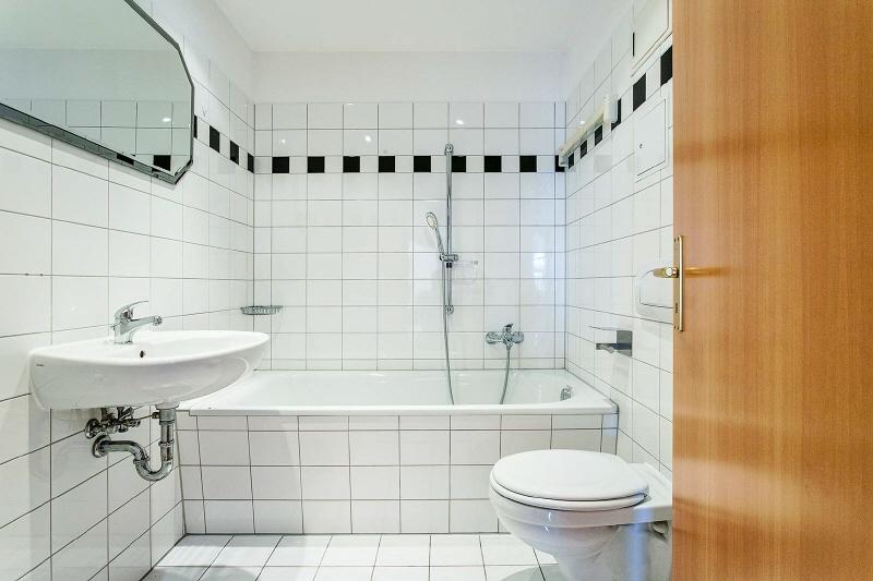 Badezimmer mit Badewanne