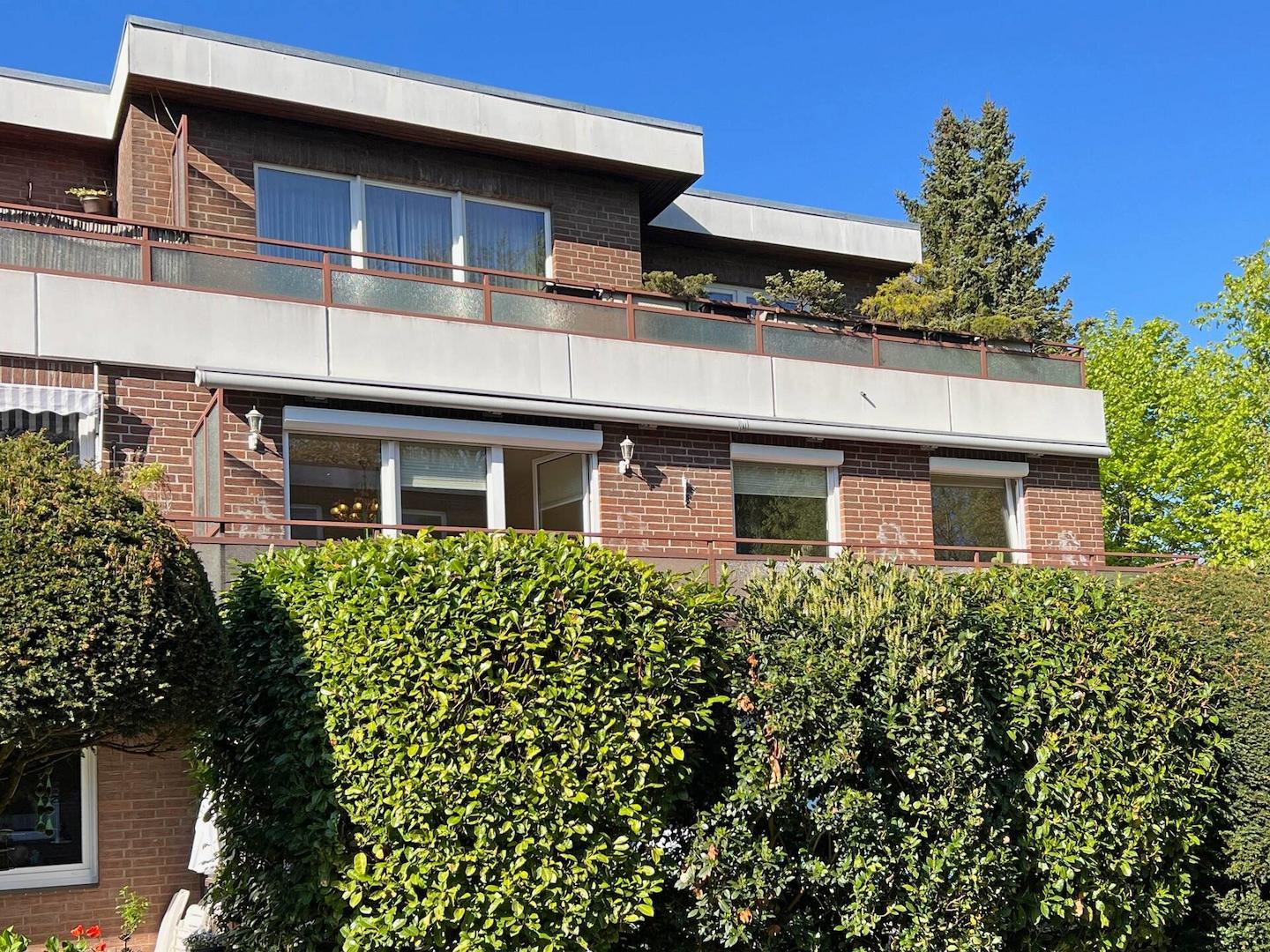 Rückansicht mit Balkon im 1.OG