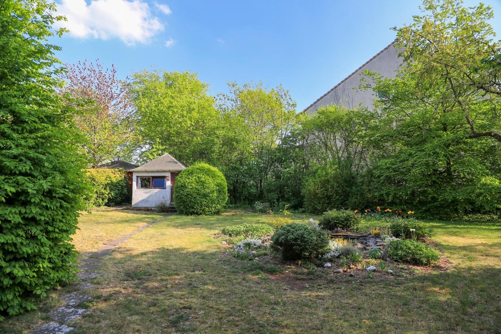 Garten mit Gartenhaus
