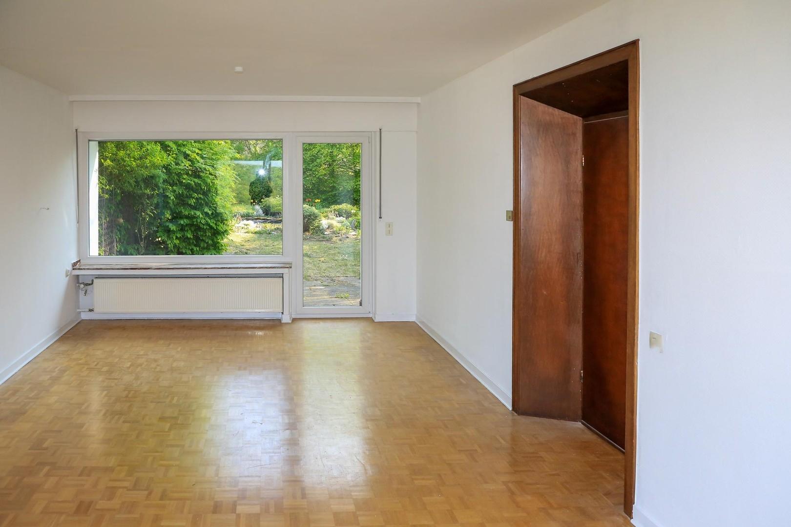Wohnzimmer in Hauptwohnung