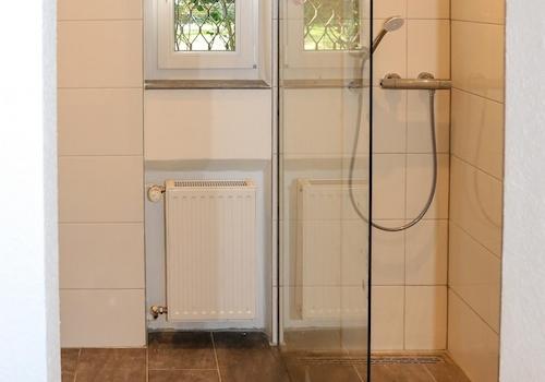 Dusche in Hauptwohnung