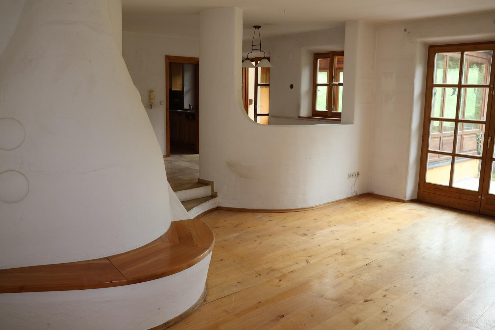 Wohnzimmer mit Grundofen