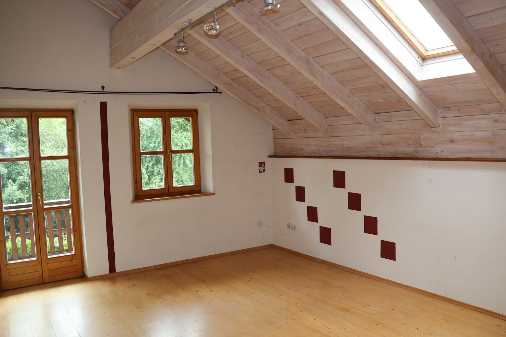 ein Zimmer im ersten OG